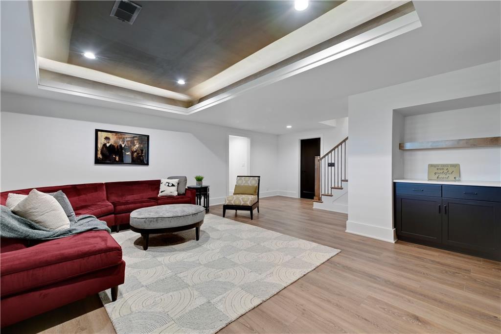 17401 Oakshire Street Property Photo 32