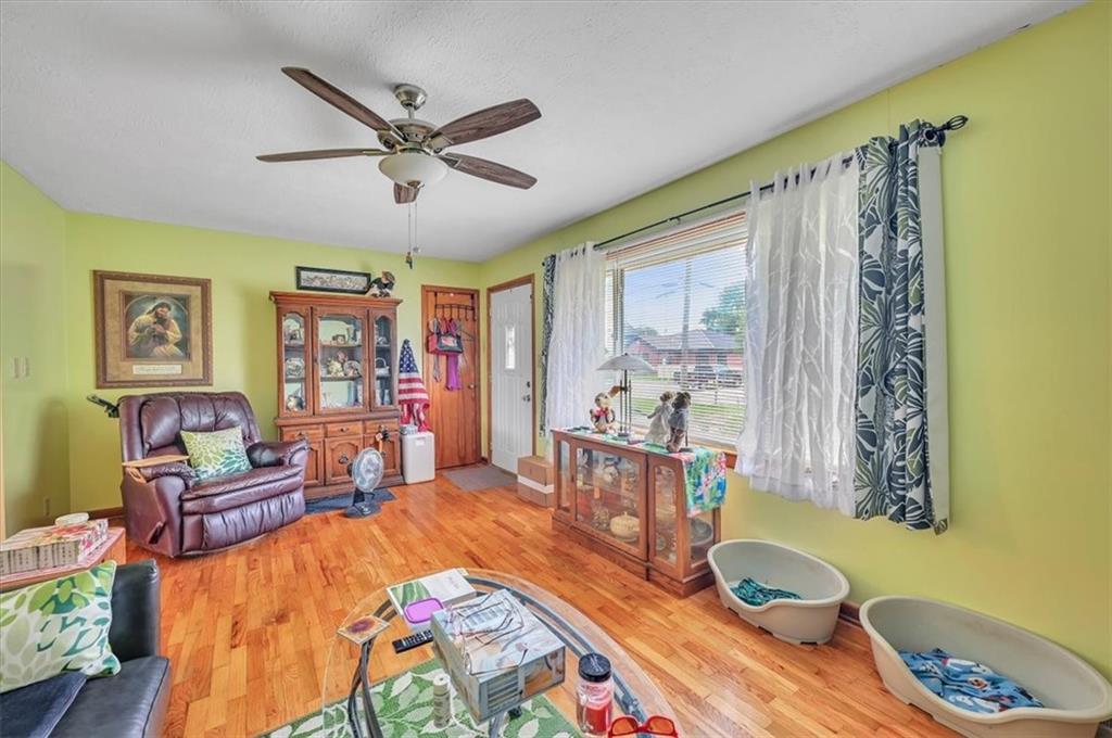 208 4th Street Property Photo 4