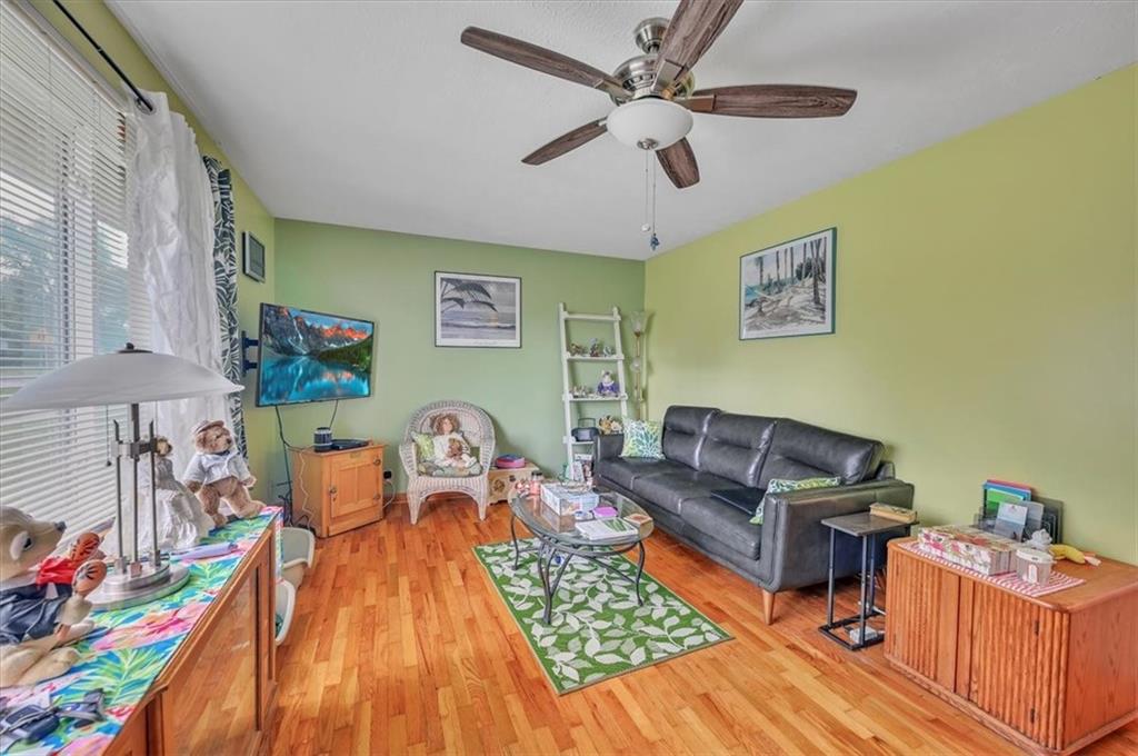 208 4th Street Property Photo 5