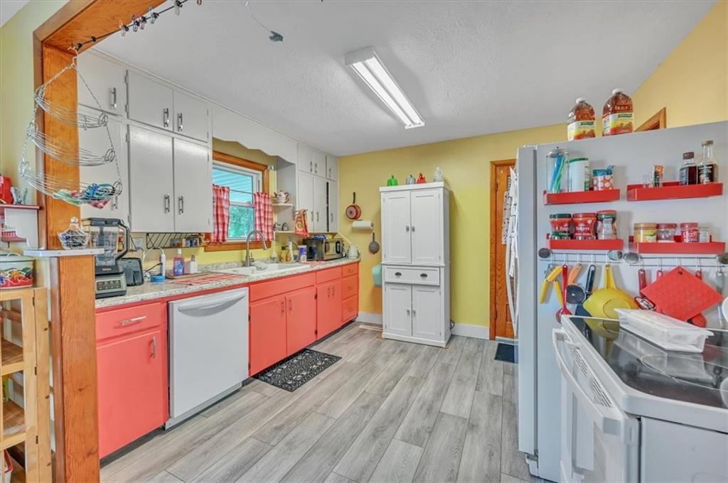 208 4th Street Property Photo 6