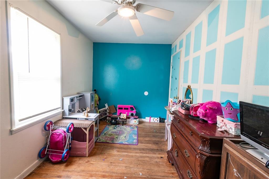 2409 W 1st Street Property Photo 9