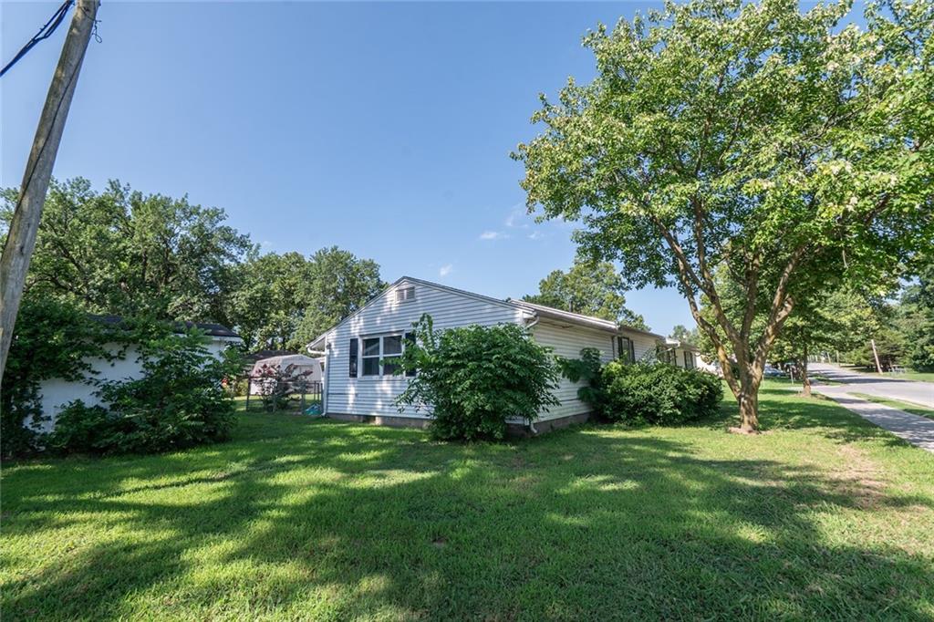 2409 W 1st Street Property Photo 27