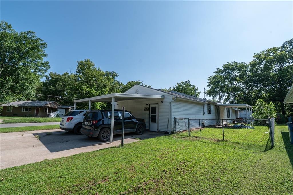 2409 W 1st Street Property Photo 33