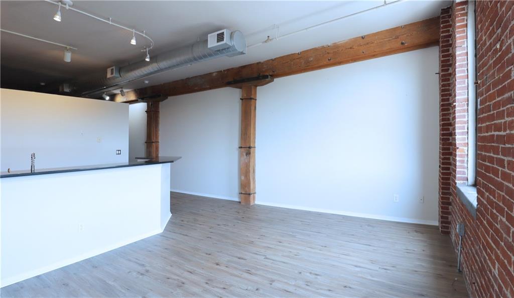 200 Main Street Property Photo 7