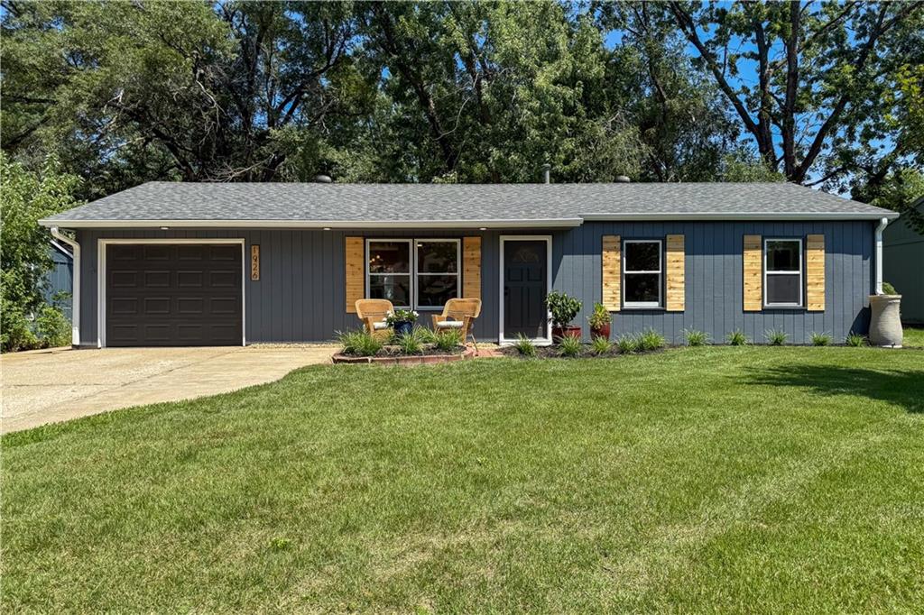 1926 Maple Lane Property Photo 1
