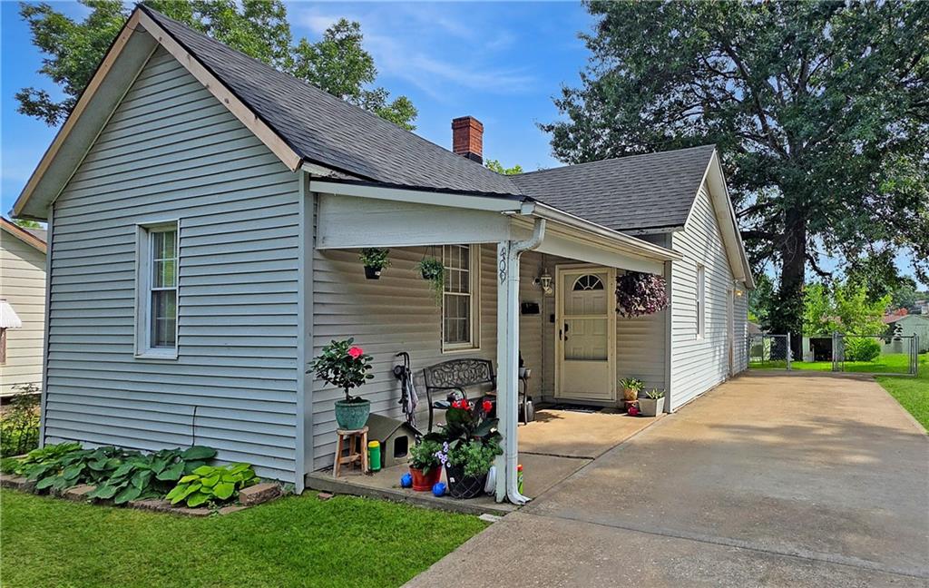 409 W 26th Street Property Photo 1