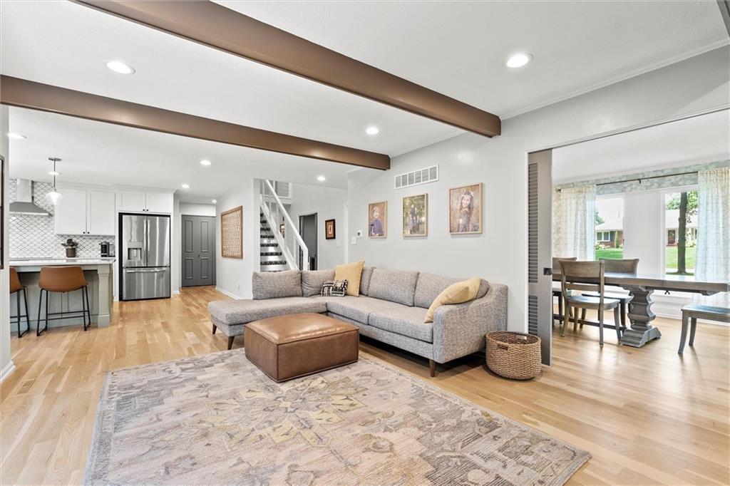 9815 Overbrook Road Property Photo 6