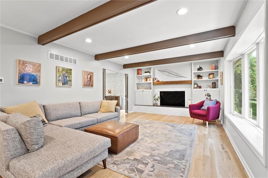 9815 Overbrook Road Property Photo 8