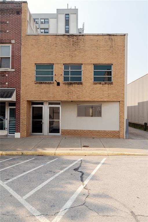 710 Commercial Street Property Photo 1