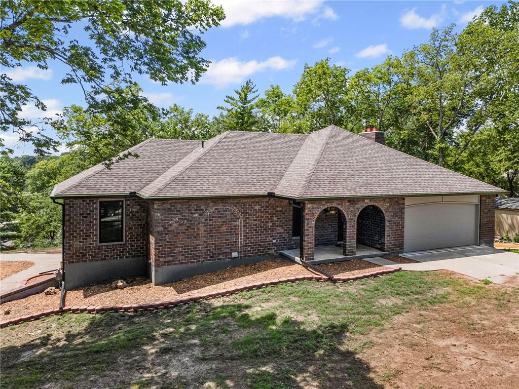 1000 Woodcliffe Drive Property Photo 2