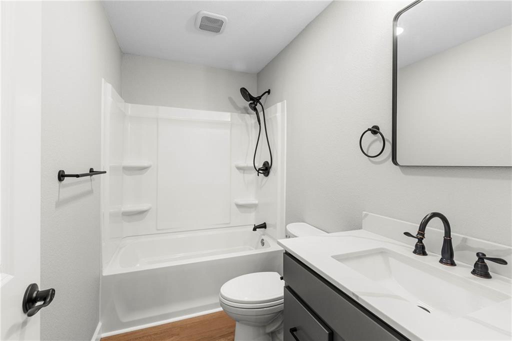 1000 Woodcliffe Drive Property Photo 14