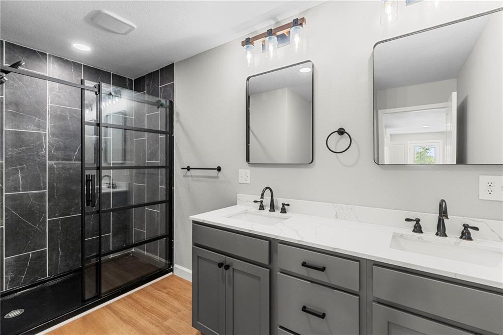 1000 Woodcliffe Drive Property Photo 19