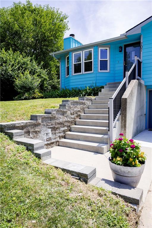 707 Ne Cookingham Drive Property Photo 8