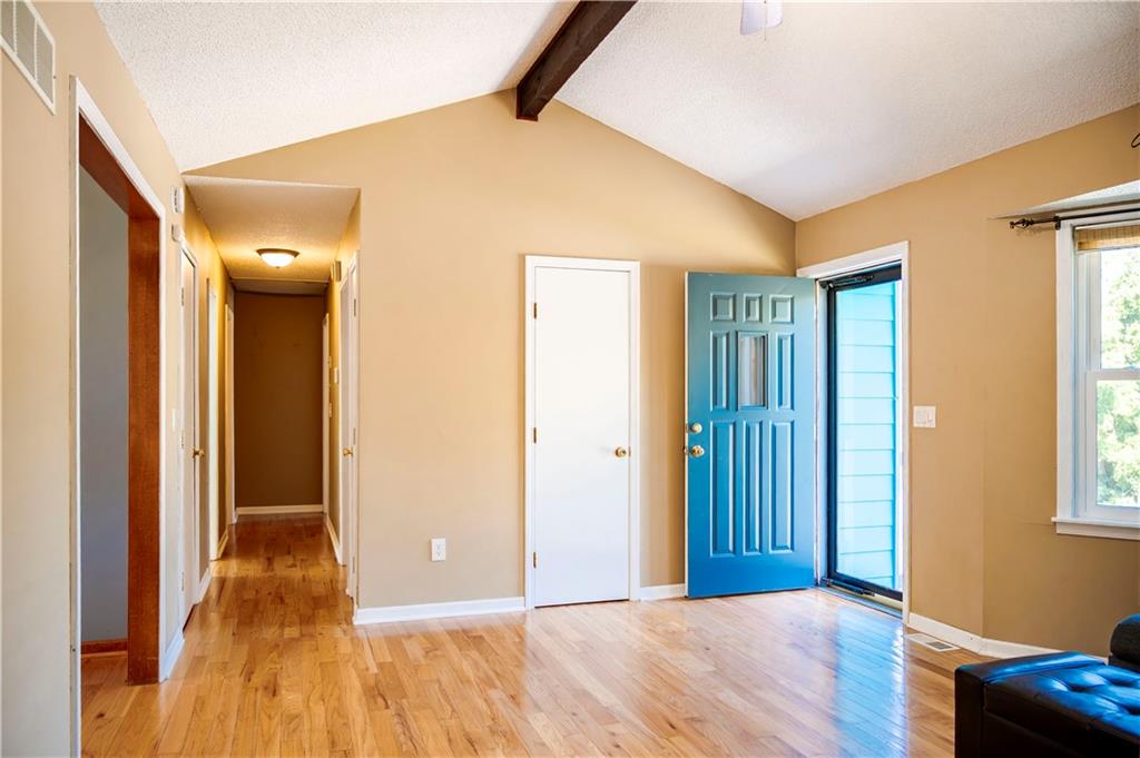 707 Ne Cookingham Drive Property Photo 10