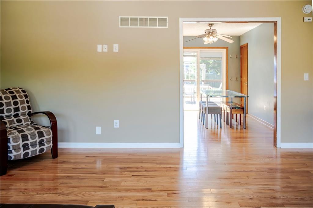 707 Ne Cookingham Drive Property Photo 15