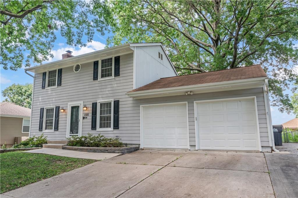 1320 Se Knights Bridge Street Property Photo 1
