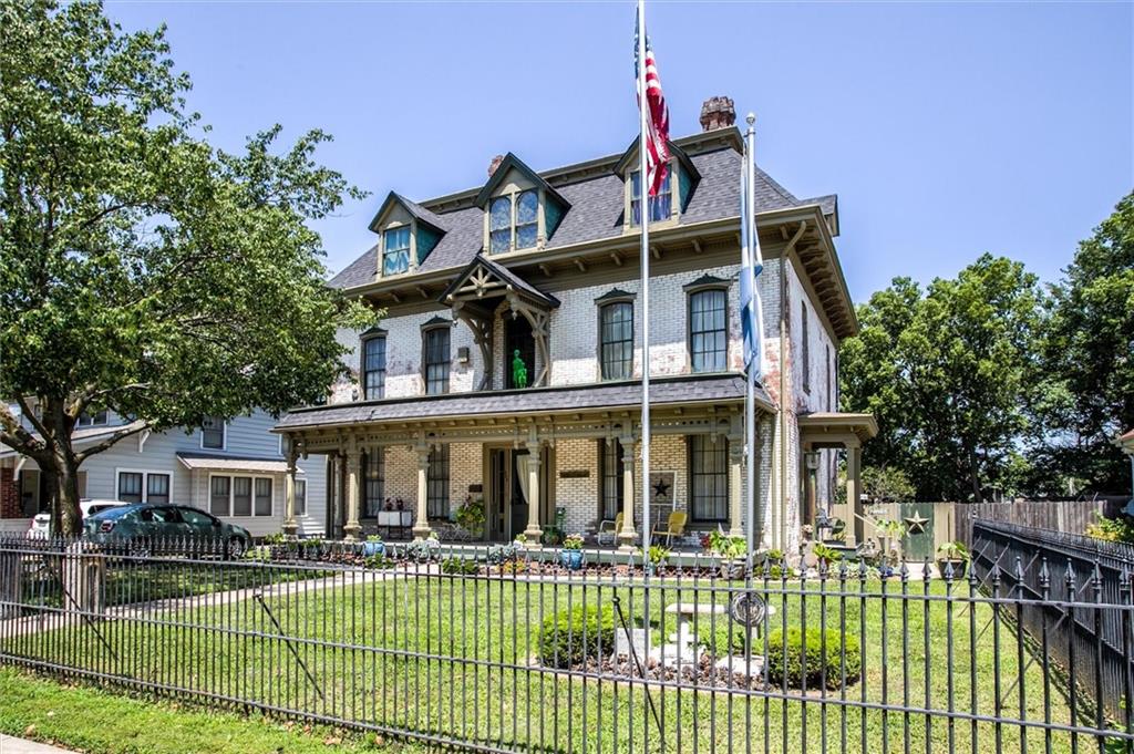 522 W Maple Avenue Property Photo 1