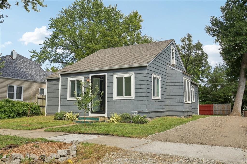 823 S Tremont Avenue Property Photo 2