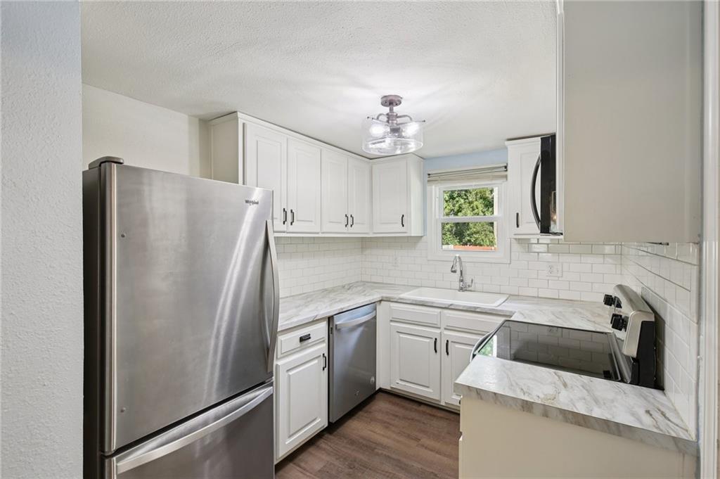 823 S Tremont Avenue Property Photo 8