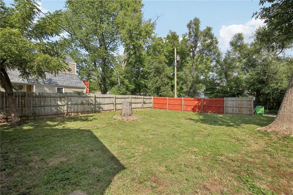 823 S Tremont Avenue Property Photo 22