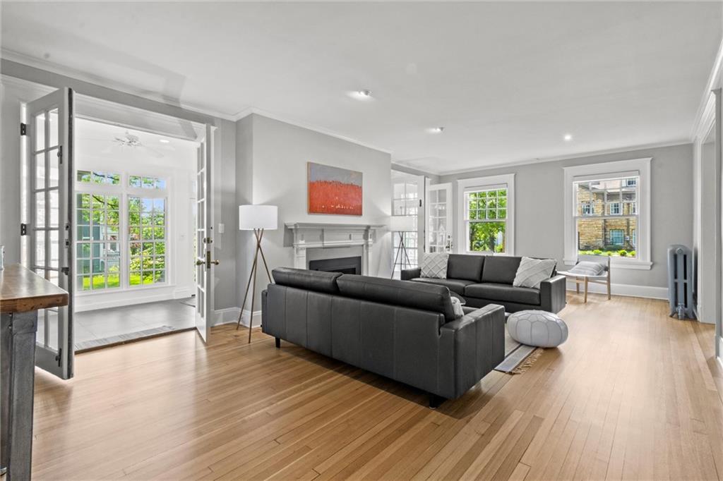 4525 Kenwood Avenue Property Photo 8