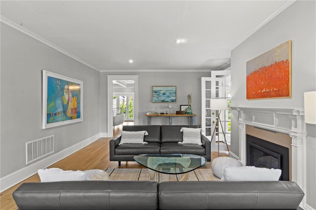 4525 Kenwood Avenue Property Photo 11