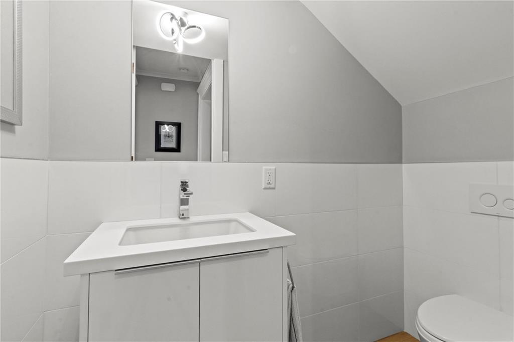 4525 Kenwood Avenue Property Photo 18