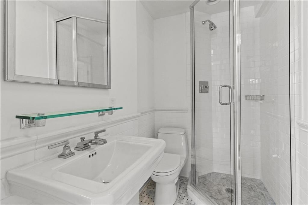4525 Kenwood Avenue Property Photo 48