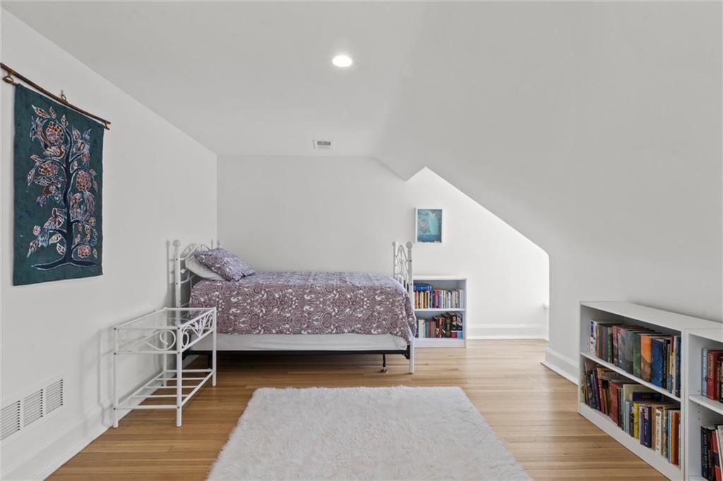 4525 Kenwood Avenue Property Photo 54