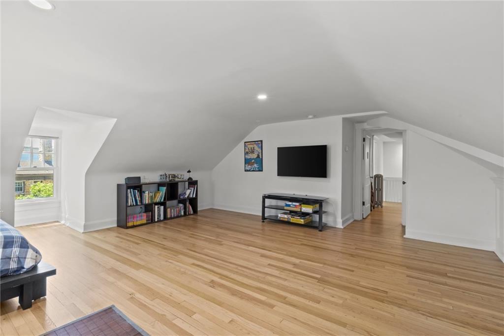 4525 Kenwood Avenue Property Photo 57