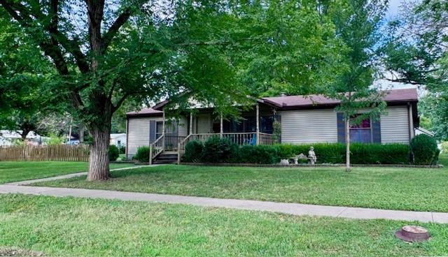 221 S Elm Street Property Photo 1