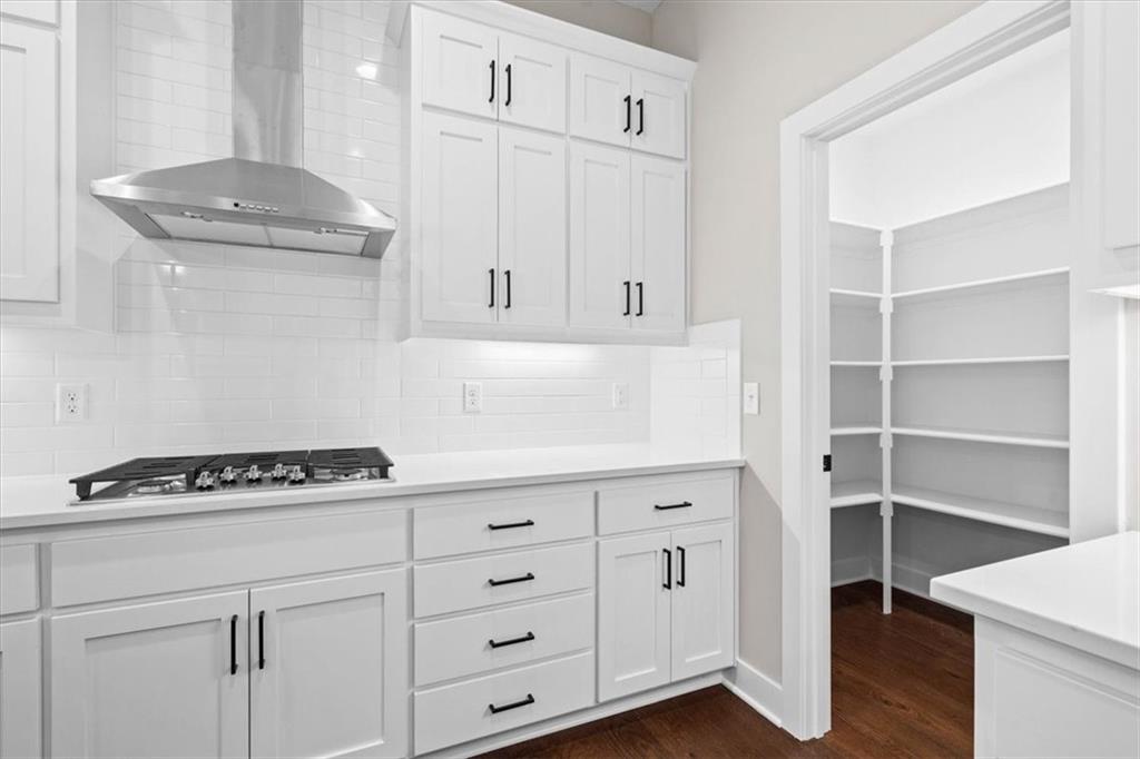 5020 146th Street Property Photo 11