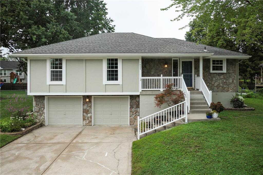 1004 Ne Cedar Street Property Photo 1