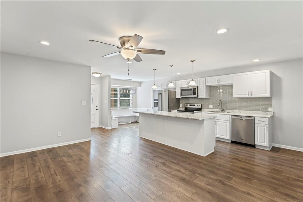 8341 Oak Street Property Photo 4