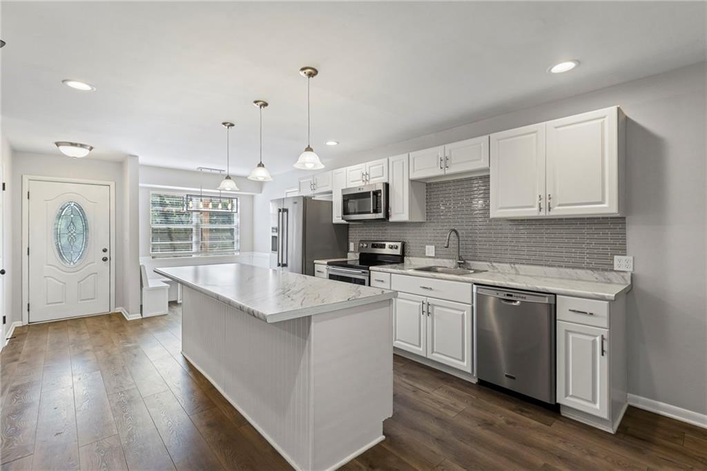 8341 Oak Street Property Photo 5