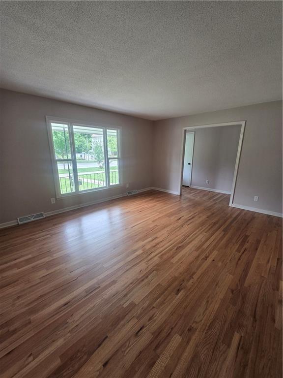 2843 Benton Boulevard Property Photo 4
