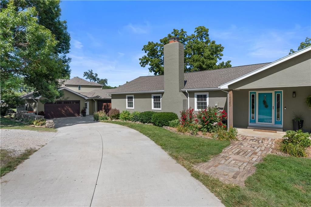 1525 Ne Ozark Drive Property Photo 1