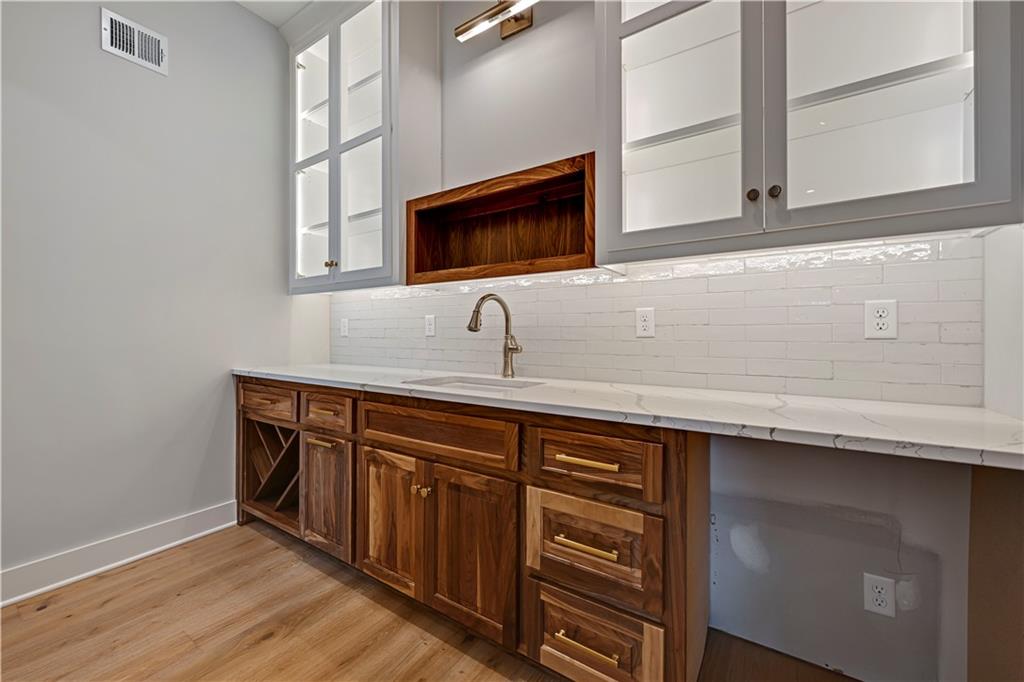 24916 W 98th Place Property Photo 12