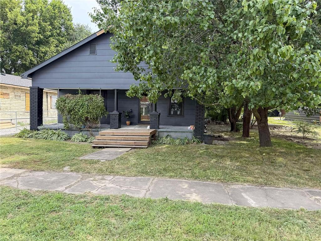 327 E 16th Street Property Photo 1