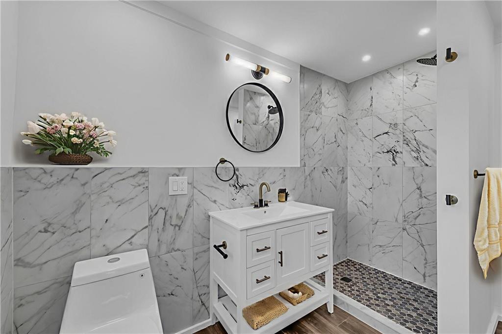 1901 E 79th Street Property Photo 8