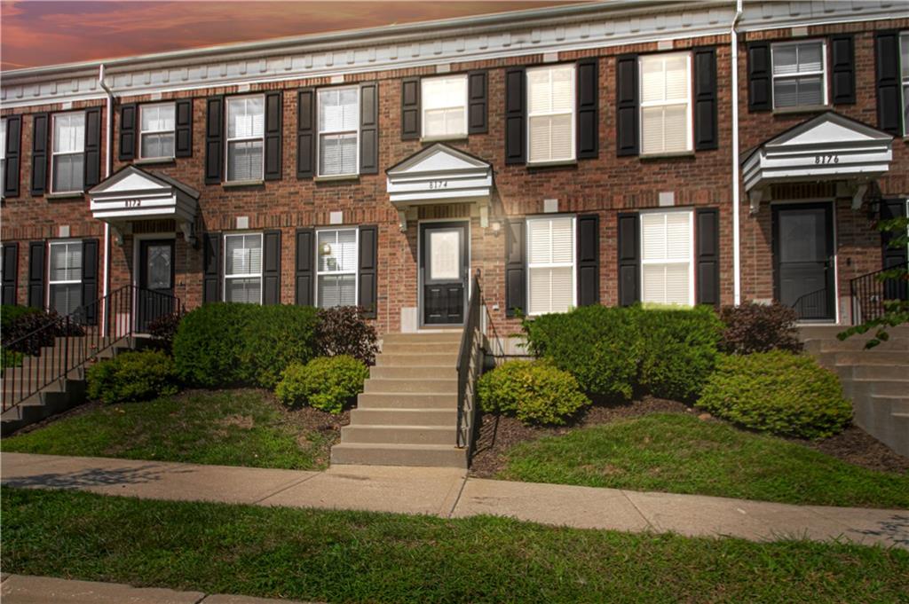 8174 N Oakley Avenue Property Photo 1