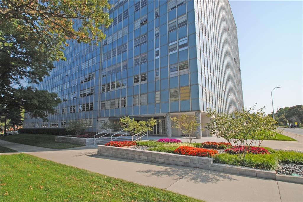 333 W Meyer Boulevard Property Photo 1