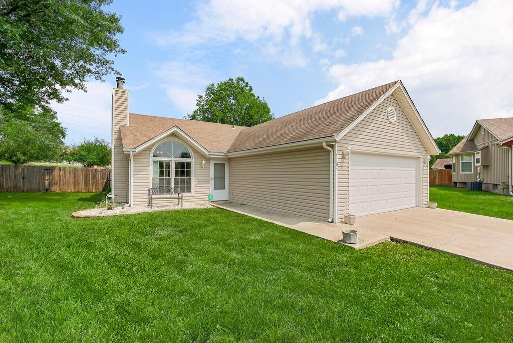 1104 Nw Creek Side Court Property Photo 1