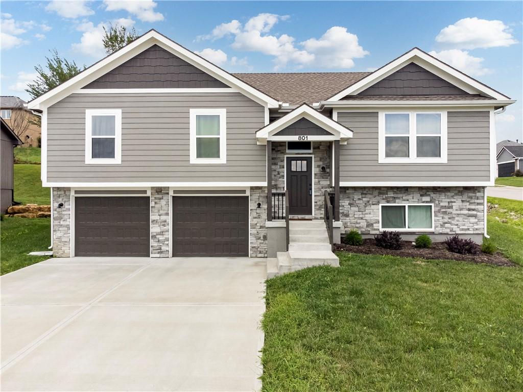 801 Sw Apple Grove Court Property Photo 1