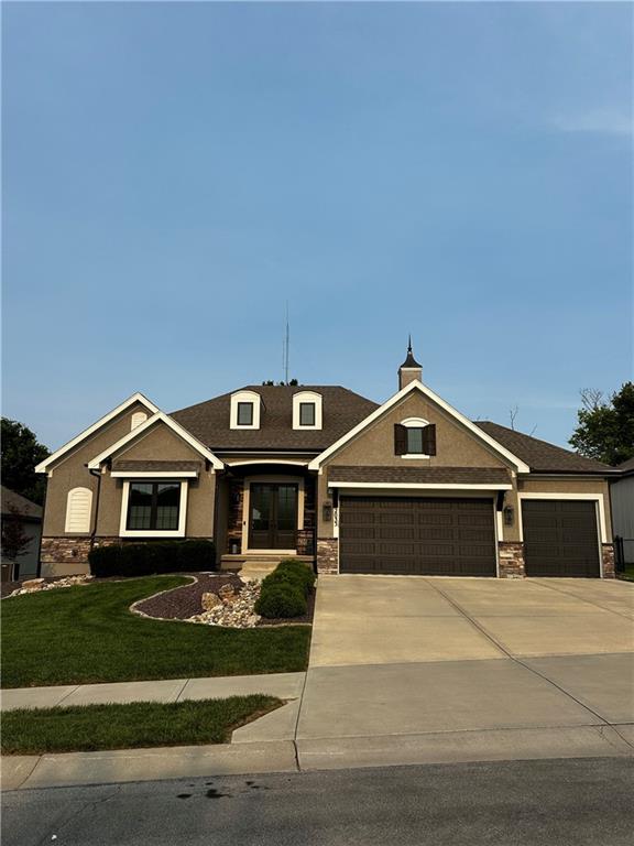 2033 Ne Bluestone Drive Property Photo 1