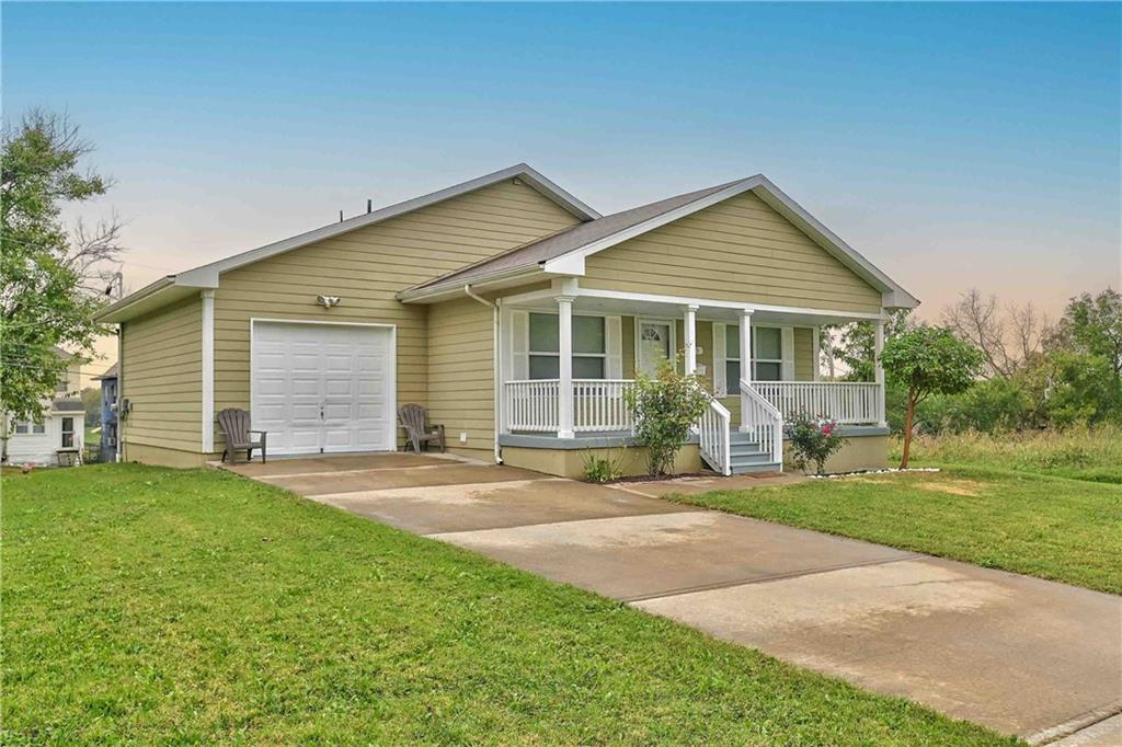 815 Troup Avenue Property Photo 1