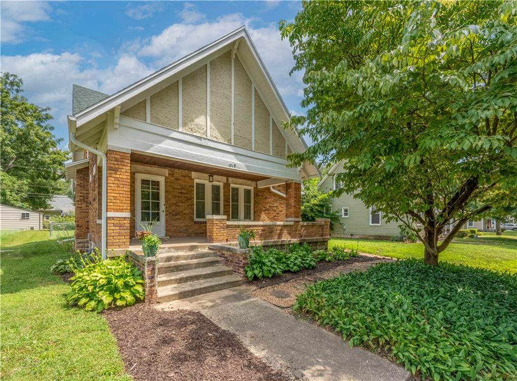 1319 S Barrett Avenue Property Photo 1