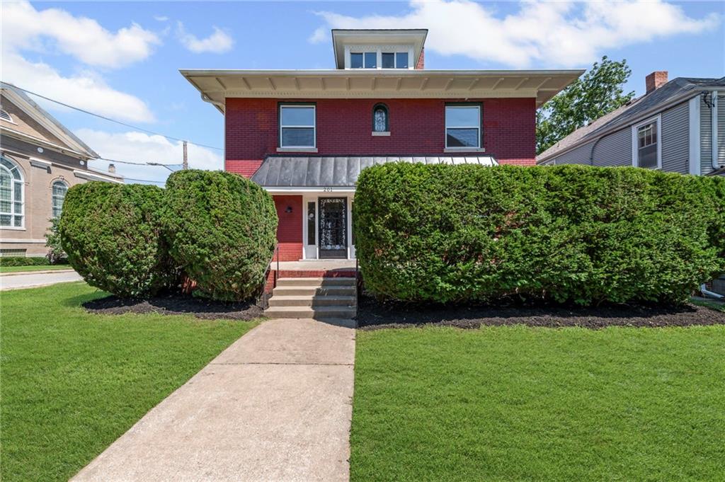 201 S Pleasant Street Property Photo 1