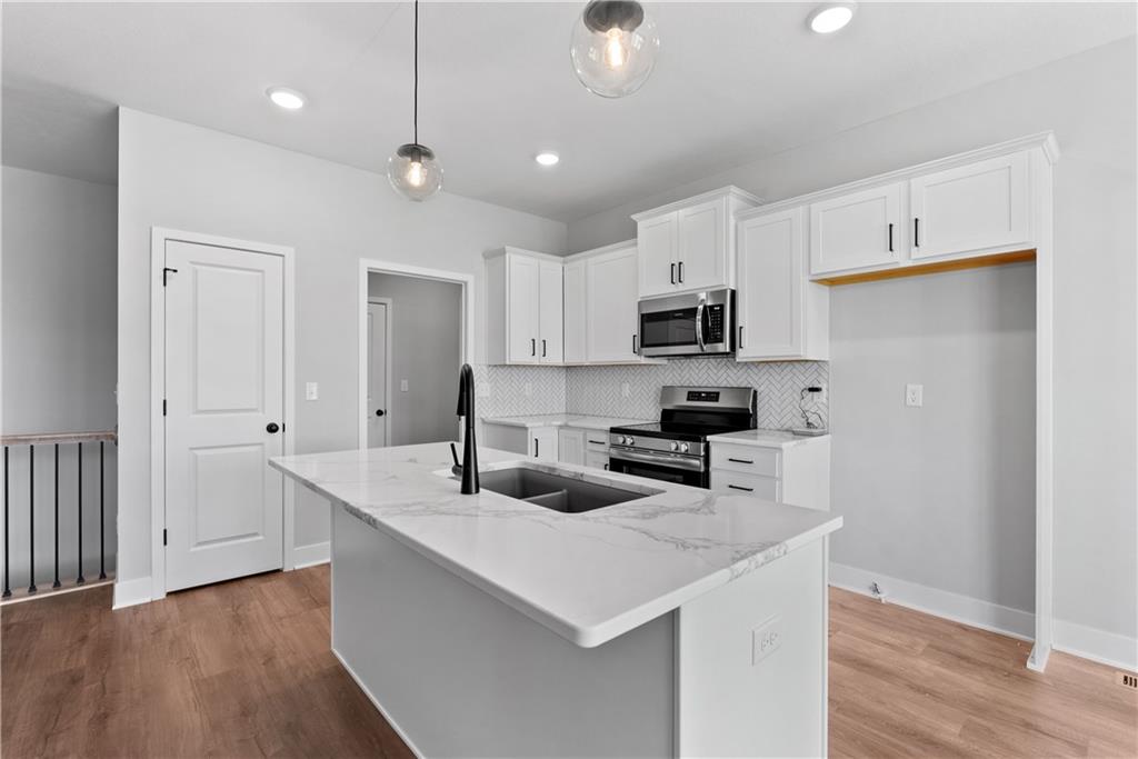 404 Sw Hawthorne Lane Property Photo 3