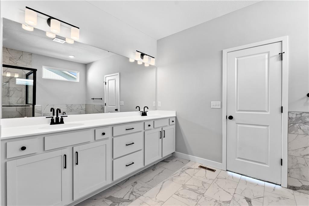 404 Sw Hawthorne Lane Property Photo 25